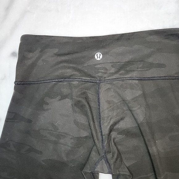 LULULEMON WUNDER UNDER CROP SAVASANA CAMO Green  SOOT Green SIZE 6 - Picture 5 of 8